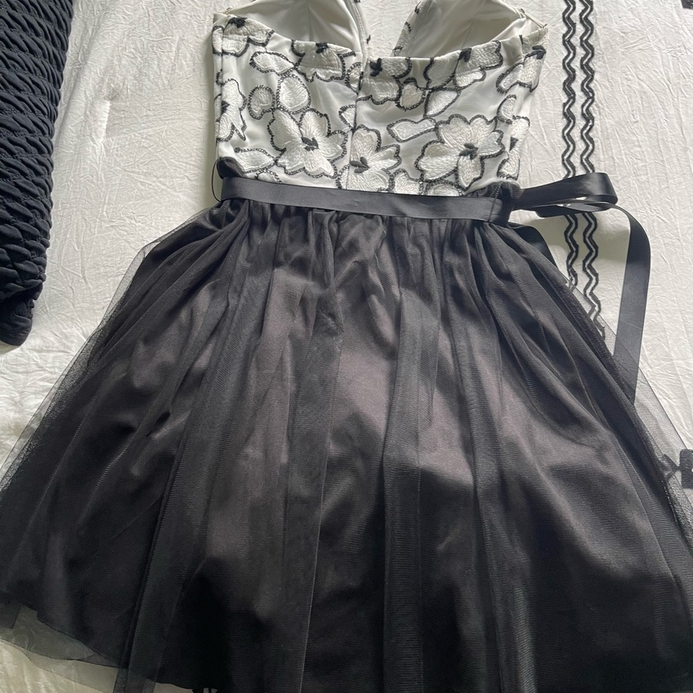 Mystic Black and White Strapless Dress - Picture 2 of 2